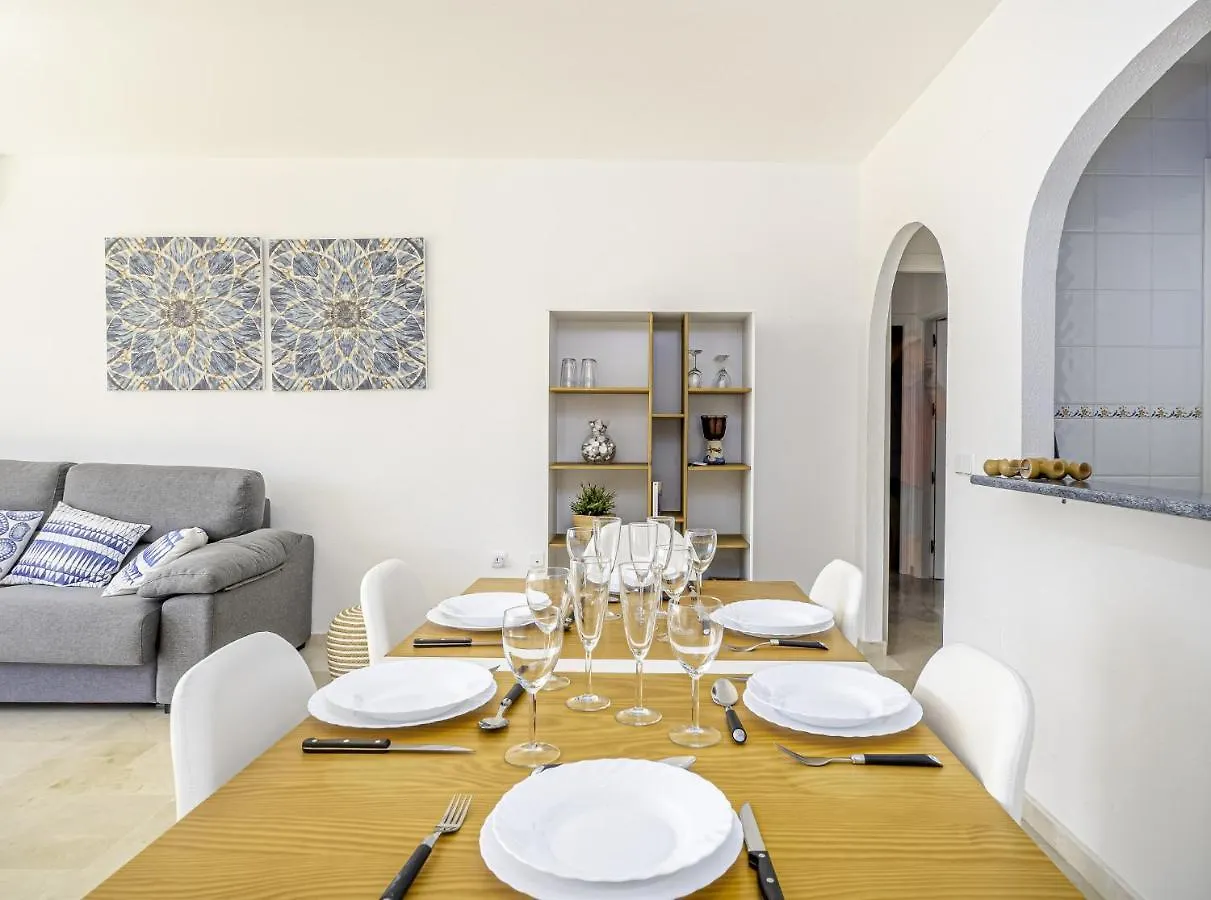 شقة 2308- 2Bedrooms Apt With Stunning Sea View-Terrace مانيلفا